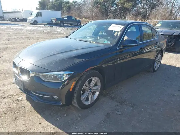 WBA8D9C51JA616074 2018 BMW 3ER - Image 2