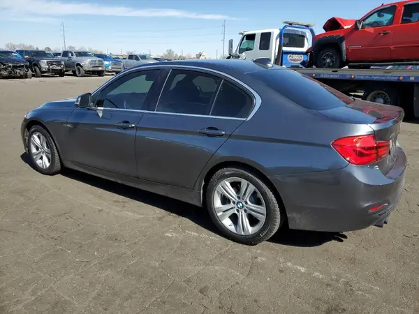 WBA8D9C51JEB35401 2018 BMW 3ER - Image 2