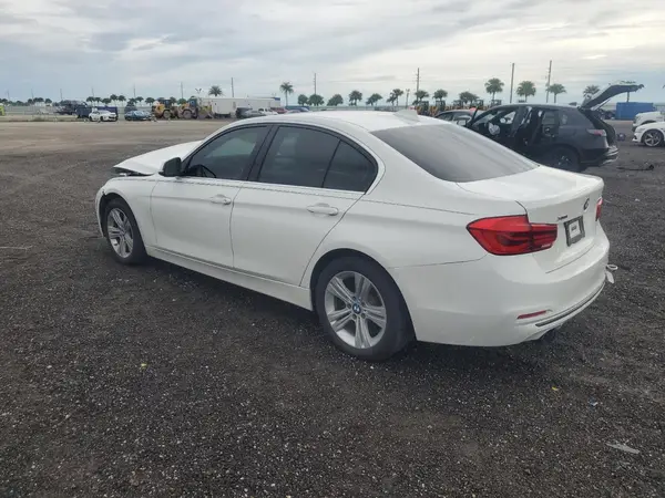 WBA8D9C51JEM31600 2018 BMW 3ER - Image 2