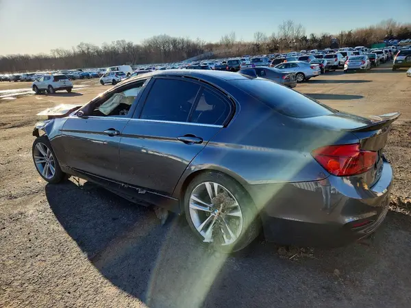 WBA8D9C51JEM33086 2018 BMW 3ER - Image 2