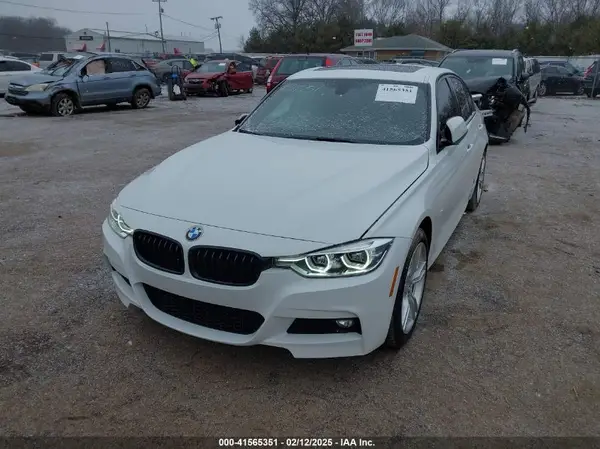 WBA8D9C51JEM33833 2018 BMW 3ER - Image 2