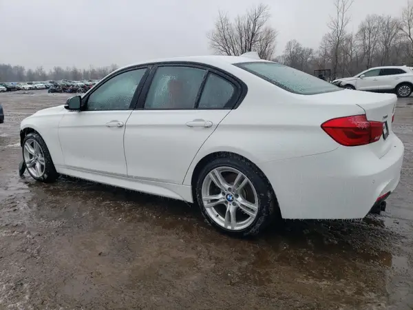WBA8D9C52JA607593 2018 BMW 3ER - Image 2