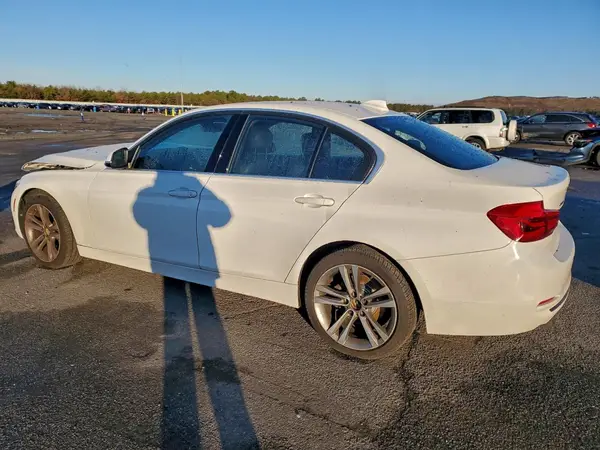 WBA8D9C52JA607948 2018 BMW 3ER - Image 2