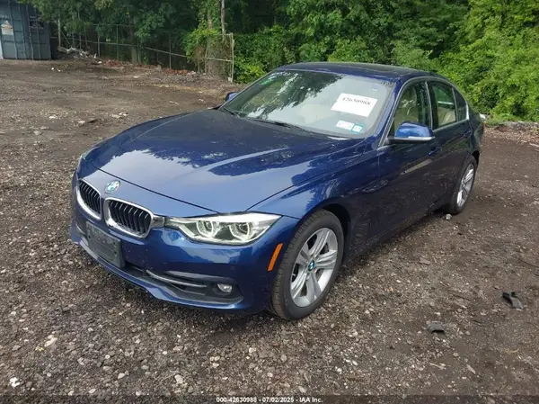WBA8D9C52JA608243 2018 BMW 3ER - Image 2