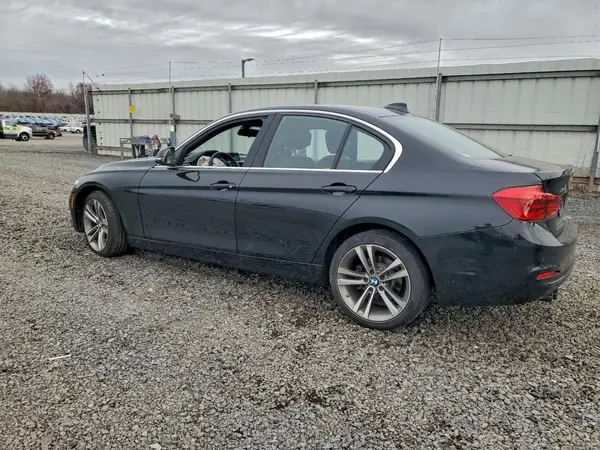 WBA8D9C52JA616438 2018 BMW 3ER - Image 2