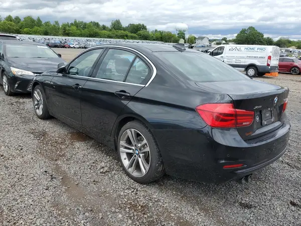 WBA8D9C52JA616441 2018 BMW 3ER - Image 2
