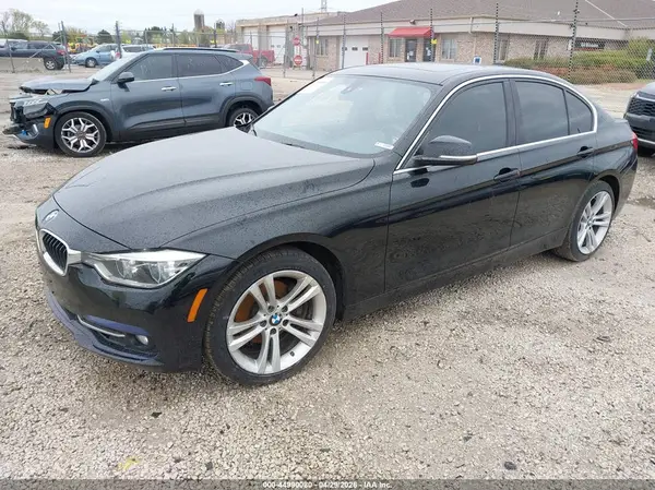 WBA8D9C52JEB34936 2018 BMW 3ER - Image 2