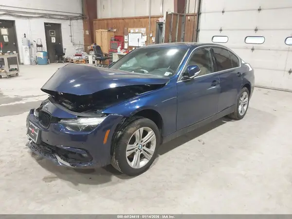 WBA8D9C52JEM32948 2018 BMW 3ER - Image 2
