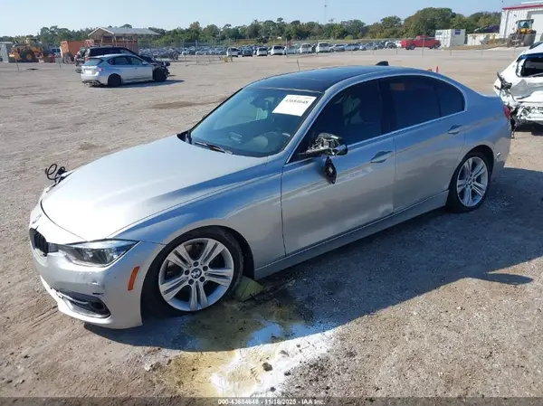 WBA8D9C52JEM33257 2018 BMW 3ER - Image 2