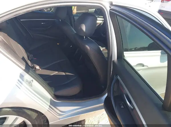 WBA8D9C52JEM33257 2018 BMW 3ER - Image 8