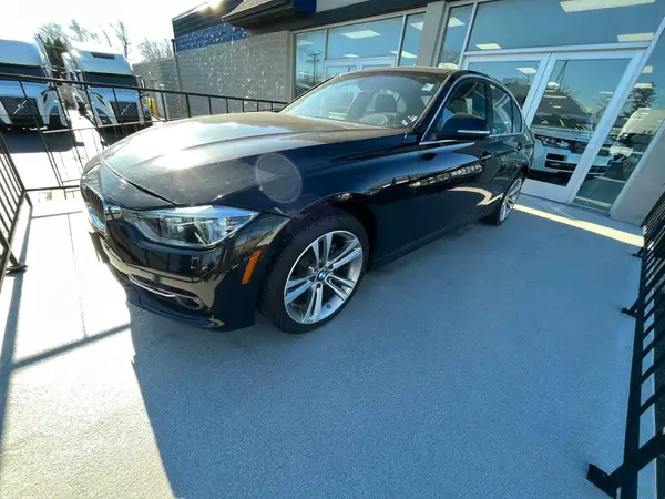 WBA8D9C52JEM33923 2018 BMW 3ER - Image 2