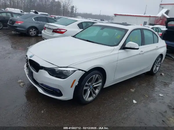 WBA8D9C53HK677981 2017 BMW 3ER - Image 2