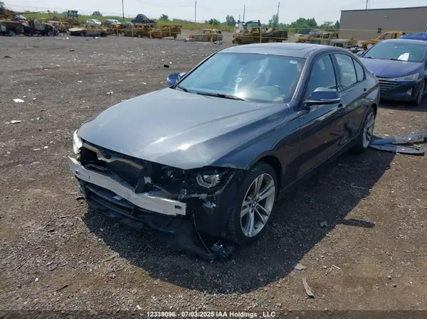 WBA8D9C53JA013899 2018 BMW 3ER - Image 2