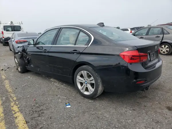 WBA8D9C53JA607974 2018 BMW 3ER - Image 2