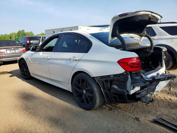 WBA8D9C53JA614925 2018 BMW 3ER - Image 2