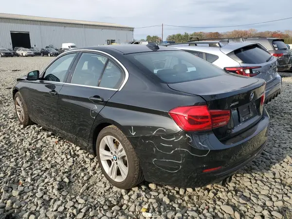 WBA8D9C53JA615119 2018 BMW 3ER - Image 2