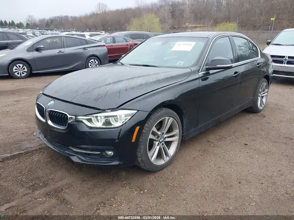 WBA8D9C53JA615587 2018 BMW 3ER - Image 2