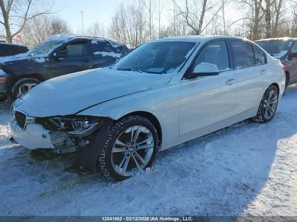 WBA8D9C53JA615928 2018 BMW 3ER - Image 2