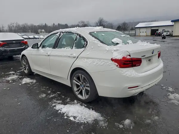 WBA8D9C53JEB35299 2018 BMW 3ER - Image 2