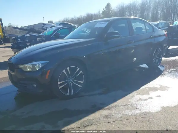 WBA8D9C53JEM31713 2018 BMW 3ER - Image 2