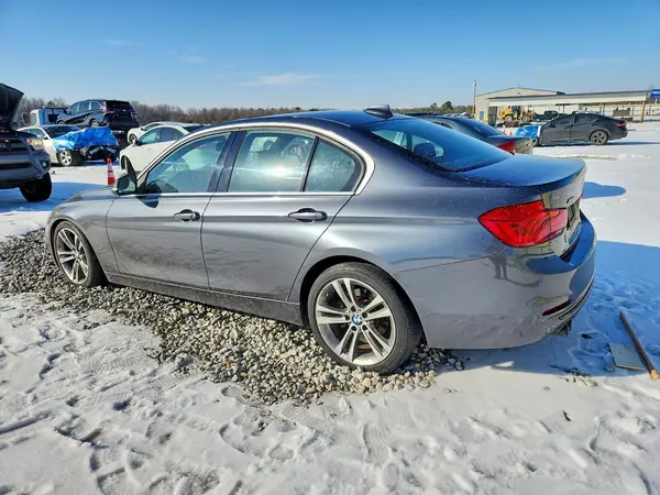 WBA8D9C53JEM32294 2018 BMW 3ER - Image 2