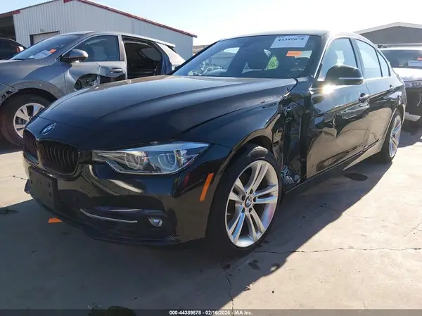 WBA8D9C53JEM32828 2018 BMW 3ER - Image 2