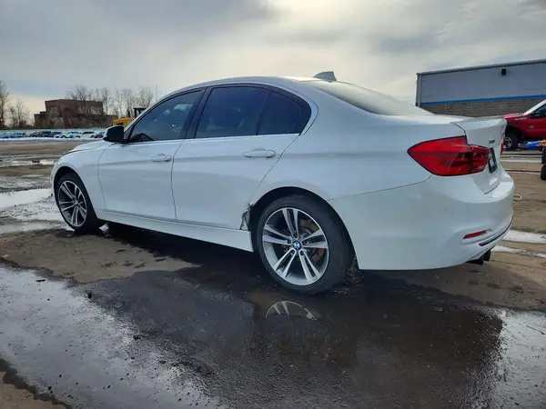 WBA8D9C53JEM32831 2018 BMW 3ER - Image 2