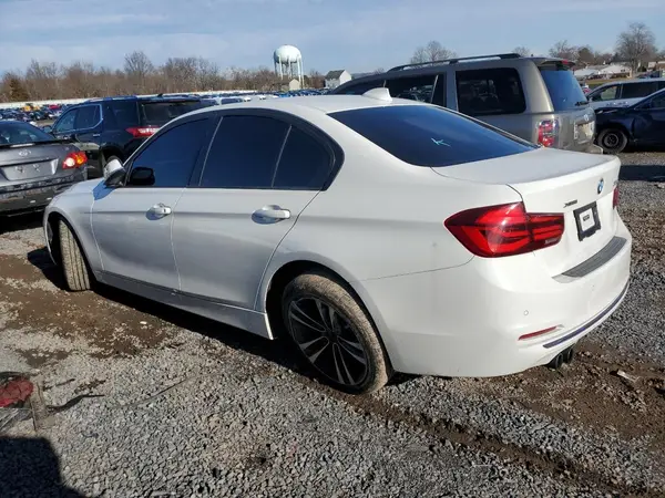 WBA8D9C53JEM33431 2018 BMW 3ER - Image 2