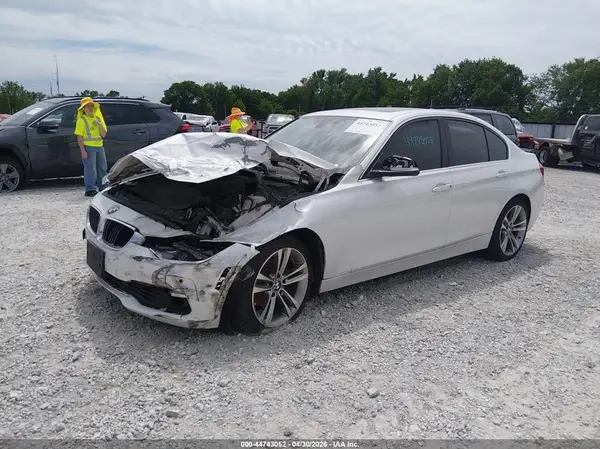 WBA8D9C53JEM33588 2018 BMW 3ER - Image 2