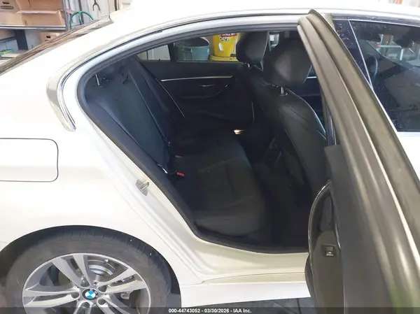 WBA8D9C53JEM33588 2018 BMW 3ER - Image 8