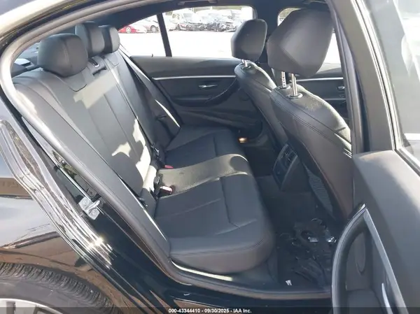 WBA8D9C54JEB35778 2018 BMW 3ER - Image 8