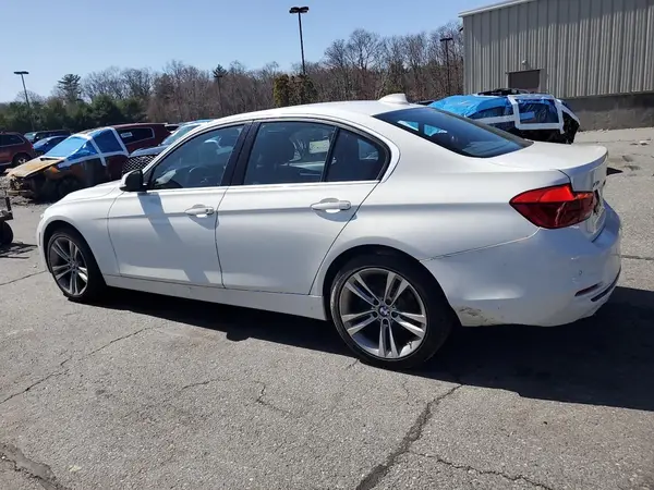 WBA8D9C55JA012768 2018 BMW 3ER - Image 2