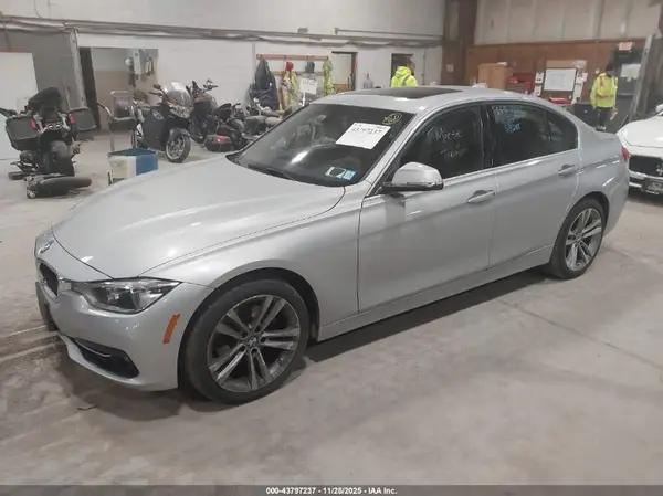 WBA8D9C55JA608284 2018 BMW 3ER - Image 2