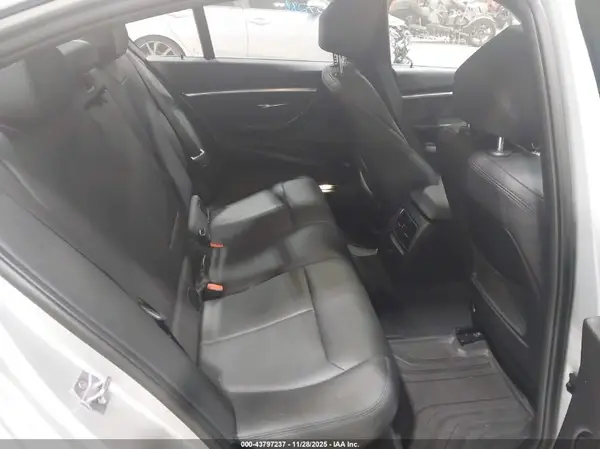 WBA8D9C55JA608284 2018 BMW 3ER - Image 8