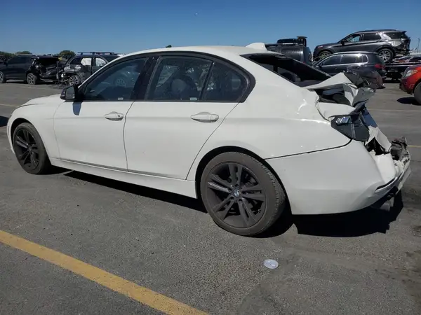 WBA8D9C55JA615011 2018 BMW 3ER - Image 2
