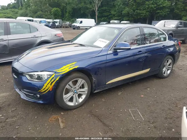 WBA8D9C55JA615333 2018 BMW 3ER - Image 2