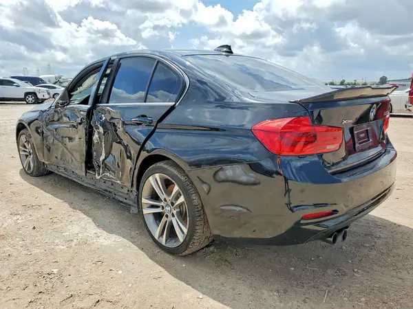 WBA8D9C55JA615347 2018 BMW 3ER - Image 2