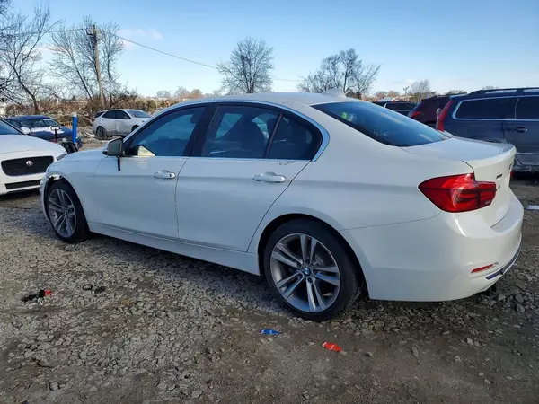 WBA8D9C55JA616336 2018 BMW 3ER - Image 2