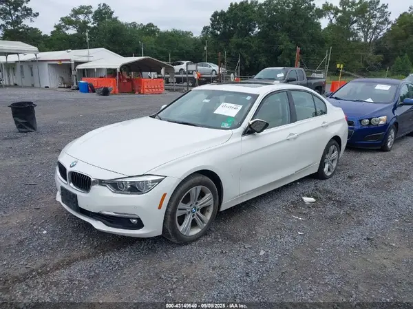 WBA8D9C55JEM34192 2018 BMW 3ER - Image 2