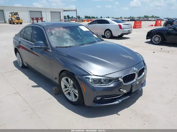WBA8D9C56HK678445 2017 BMW 3ER - Image 1