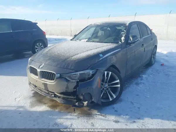 WBA8D9C56JA013587 2018 BMW 3ER - Image 2