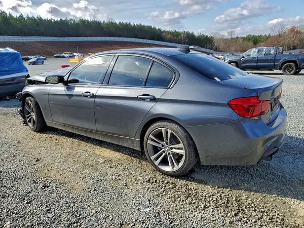 WBA8D9C56JA608102 2018 BMW 3ER - Image 2