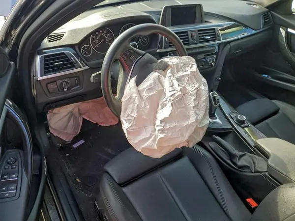 WBA8D9C56JA608102 2018 BMW 3ER - Image 8