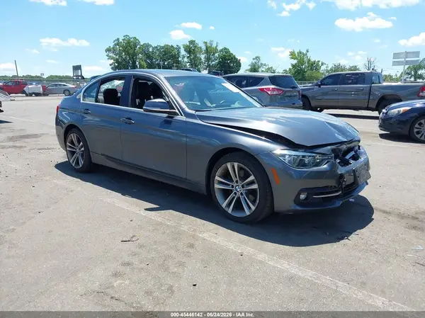 WBA8D9C56JA615423 2018 BMW 3ER - Image 1