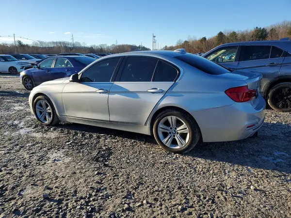 WBA8D9C56JA615843 2018 BMW 3ER - Image 2