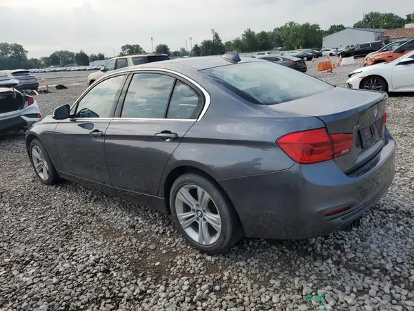 WBA8D9C56JEB35605 2018 BMW 3ER - Image 2