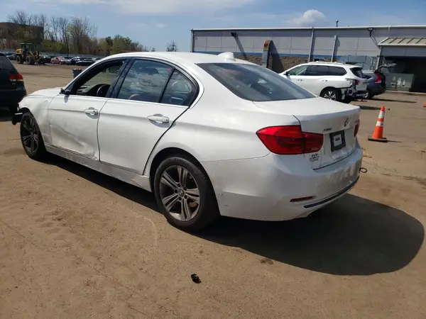 WBA8D9C56JEB35832 2018 BMW 3ER - Image 2