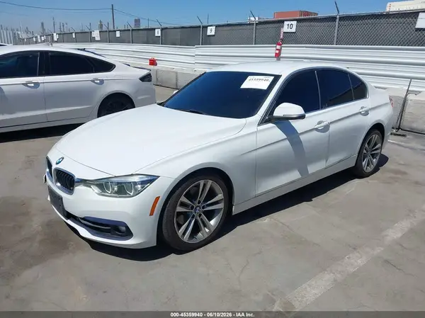 WBA8D9C56JEM31513 2018 BMW 3ER - Image 2