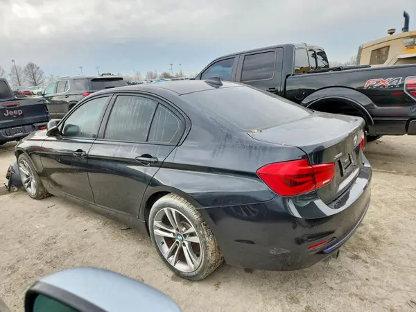 WBA8D9C56JEM32144 2018 BMW 3ER - Image 2