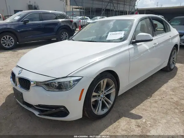 WBA8D9C56JEM32256 2018 BMW 3ER - Image 2